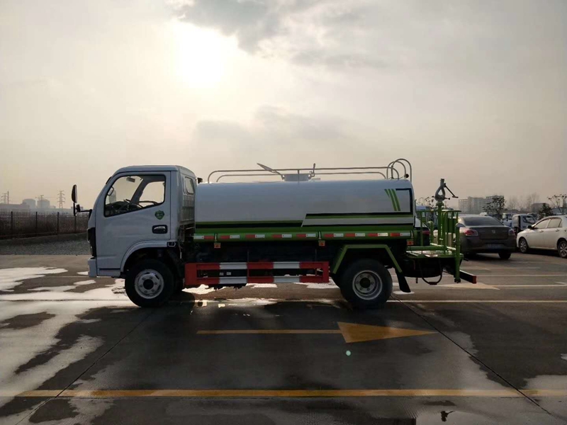 国六东风福瑞卡5方洒水车