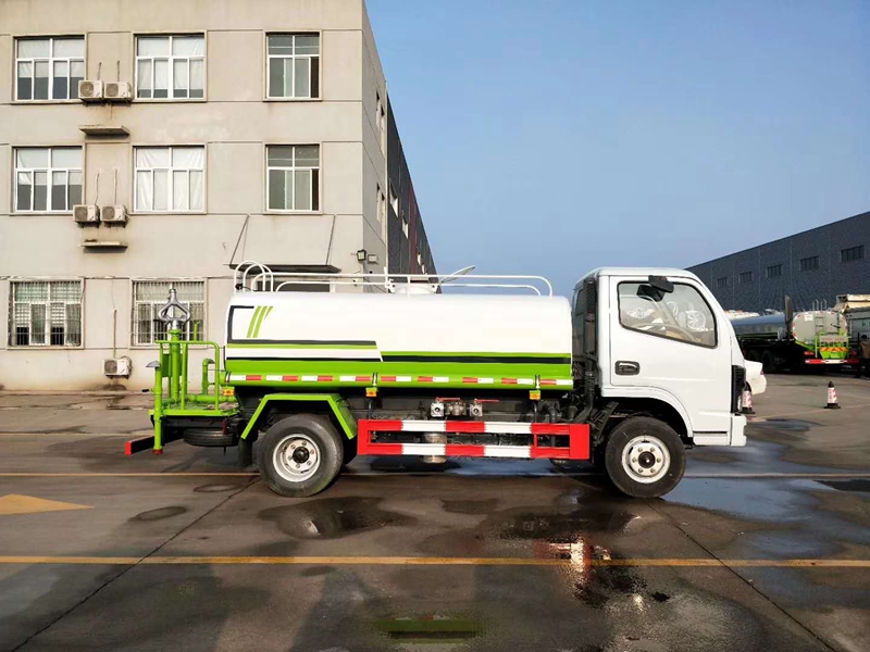 国六东风福瑞卡5方洒水车