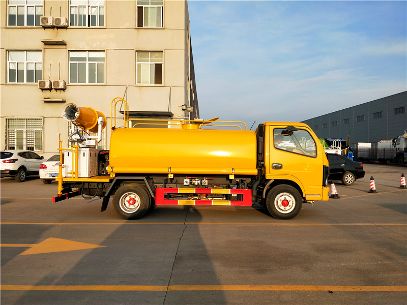 国六东风工程黄5吨洒水车