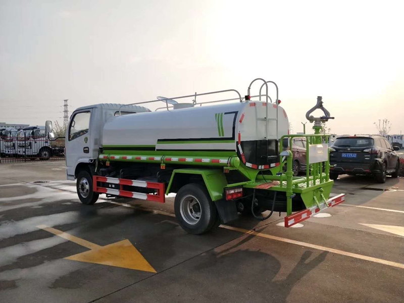 国六东风福瑞卡5方洒水车